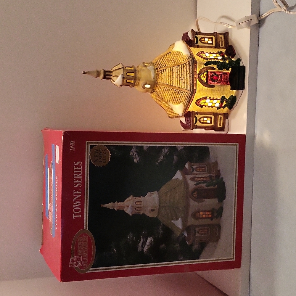 Vintage Dickens Collectibles Church - Picture 6 of 6